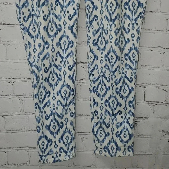 Chico’s So Slimming Stretch Blue and White Ikat Patterned Jeans Size 2.5 - Picture 6 of 16